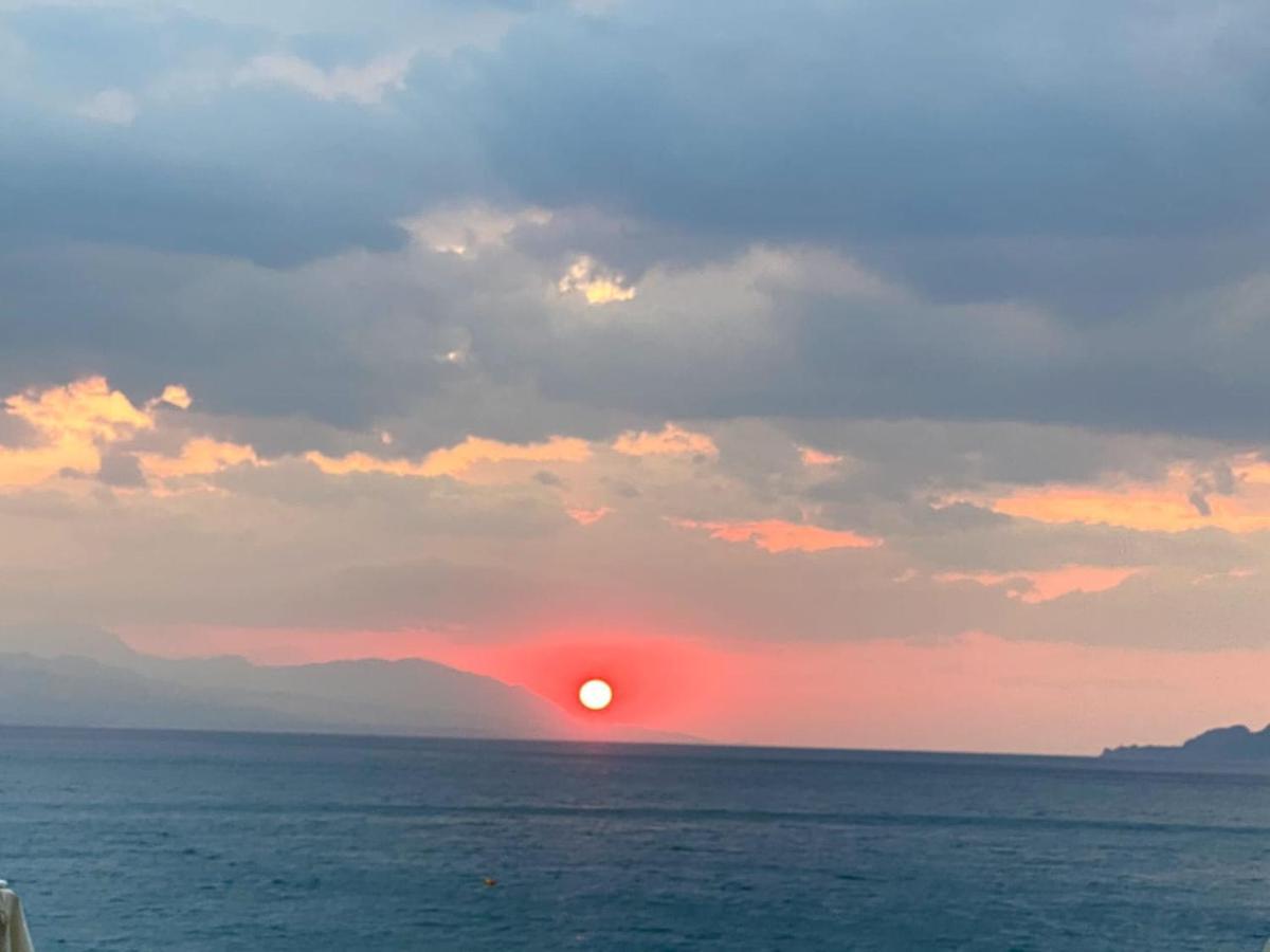 דירות לוטראקי Grace Seaside מראה חיצוני תמונה
